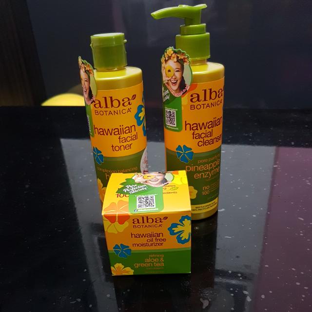alba botanica facial toner