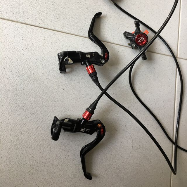 formula r1 brakes