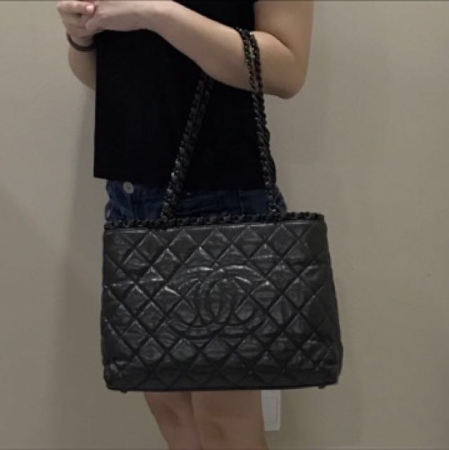 Buy Chanel Pre-loved CHANEL matelasse chain handbag chain tote bag la  pampher lambskin beige black black hardware 2023 Online