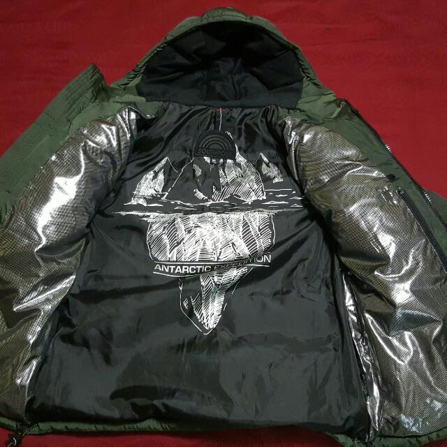 Winter Jacket (Category: Hoodies) located in Singapore. Submitted by goldish (Listing ID 97105844, Image 2). Description: Ideal for temperature below zero. .