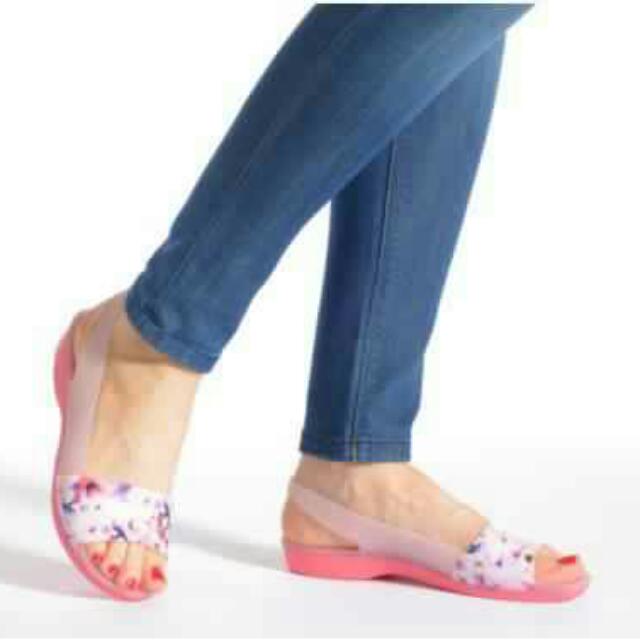 colorblock crocs