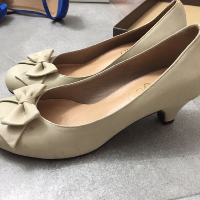 Cream Low Heels, Women's Fashion, Shoes 