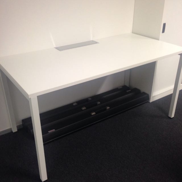 Office Table Sets （分類：桌子）位於 Hong Kong。 由 mokpeterson 提交（商品編號 97372789，圖片 3）。簡介： 。