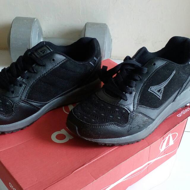 76+ Gambar Sepatu Ardiles Hitam Polos Paling Keren 76+ Gambar Sepatu Ardiles Hitam Polos Paling Keren