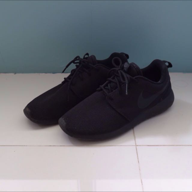 nike roshe run black original