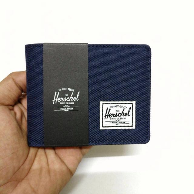 Testimoni Customer (Category: Belt bags, Clutches and Pouches) located in Kuala Lumpur. Submitted by bolebolan (Listing ID 97446550, Image 2). Description: Customer purchase wallet herschel roy coin Berminat boleh Whatsapp 014-5154698 #trustedseller #herschelwallet #roycoin.