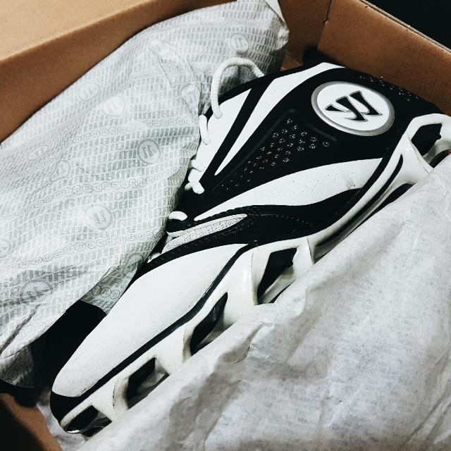 WARRIOR BURN 7.0 LOW LACROSSE CLEATS WHITE BLACK Men s Fashion