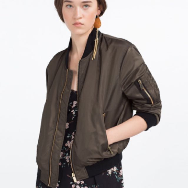 ZARA Basic Bomber (Category: Clothes) located in Toronto. Submitted by shukms (Listing ID 97625735, Image 1). Description: .