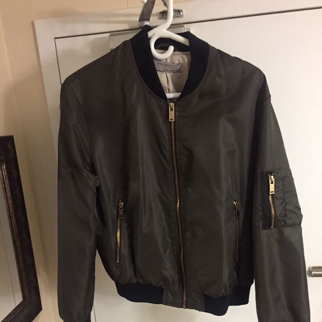 ZARA Basic Bomber (Category: Clothes) located in Toronto. Submitted by shukms (Listing ID 97625735, Image 2). Description: .