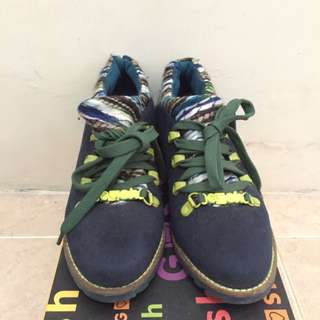 Sepatu Gosh