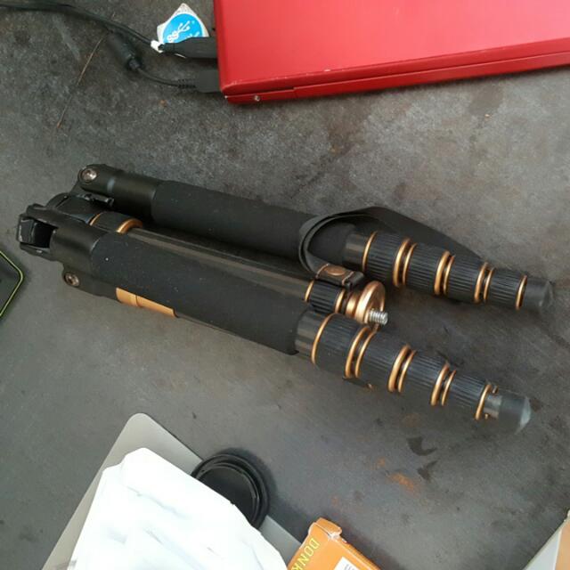 Cheap 4 Section Tripod (NO BALL HEAD), Photography, Photography