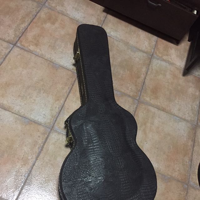 Lag guitar case sale