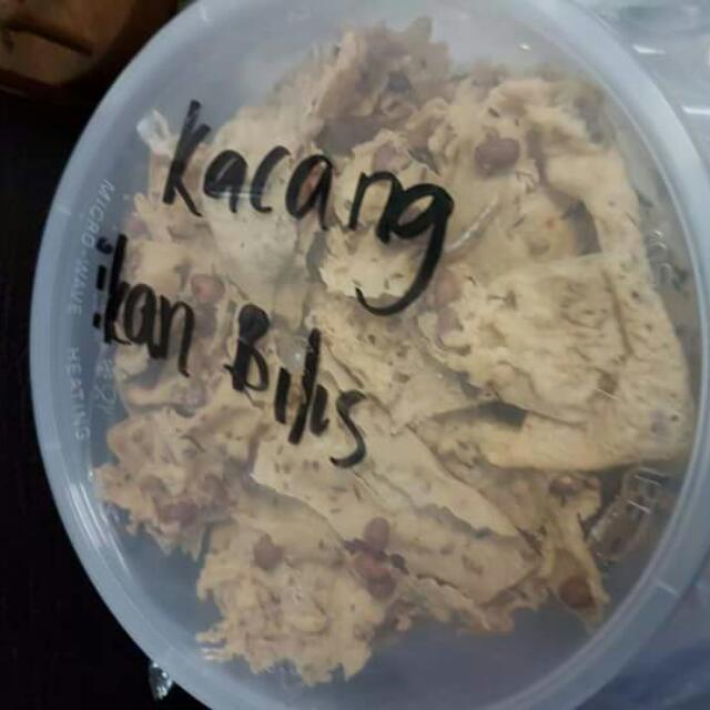 Rempeyek Ikan Bilis And Kacang Food Drinks Packaged Snacks On Carousell