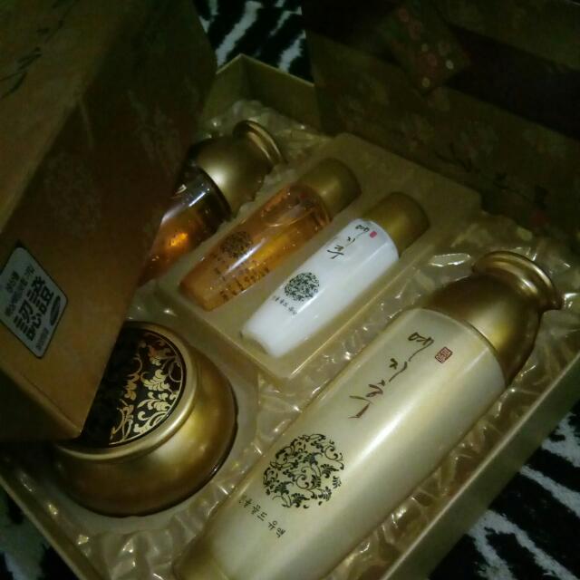 yezihu gold skin toner
