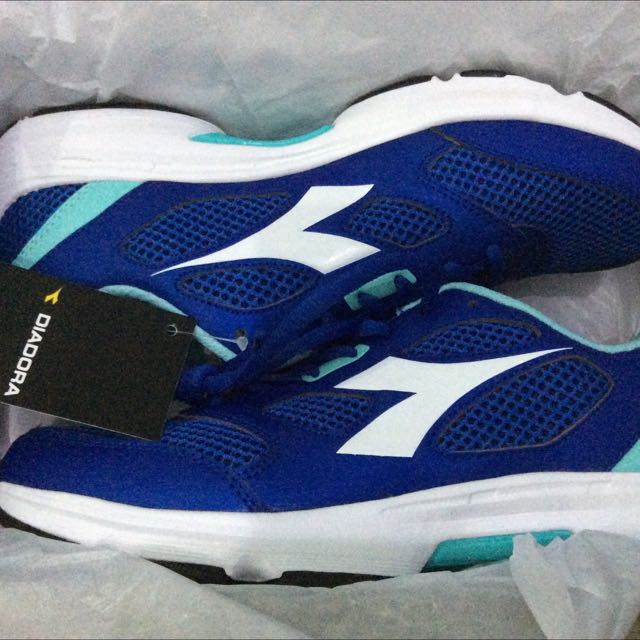 Diadora running biru store
