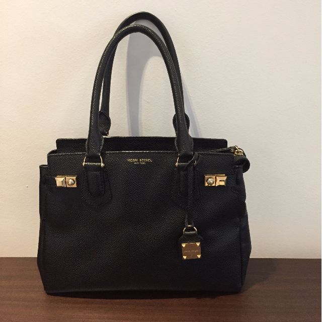 Henri bendel 2025 carlyle