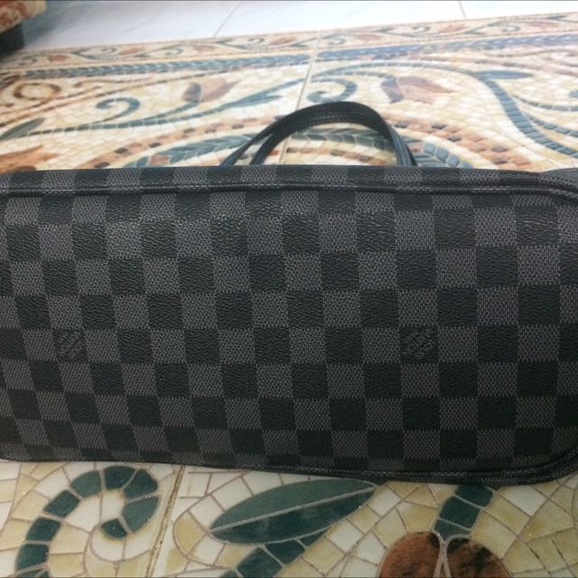 Louis Vuitton Damier Ebene Neverfull MM Graphite, Women's Fashion, Bags &  Wallets, Purses & Pouches on Carousell