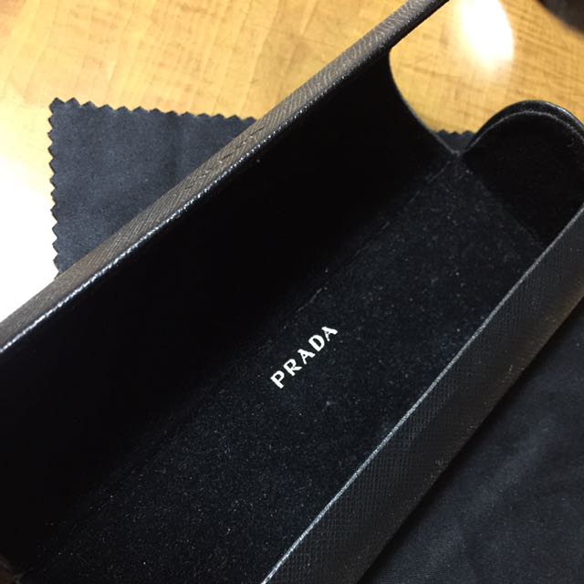 PRADA （分類：服裝）位於 Hong Kong。 由 bapehoho 提交（商品編號 98159784，圖片 2）。簡介： 。