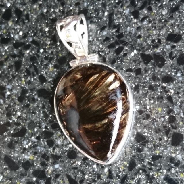 black seraphinite