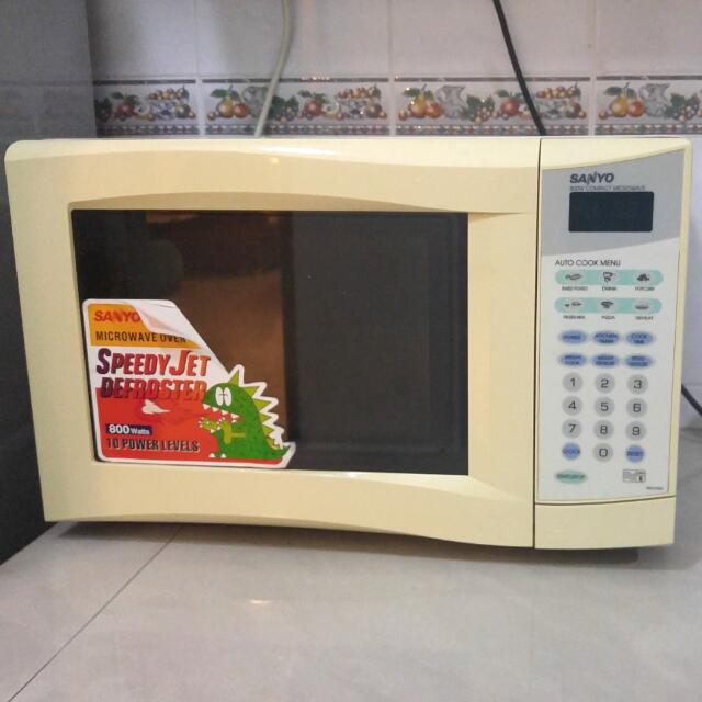 Sanyo Compact Microwave Oven Kitchen Liances On Carou Photo