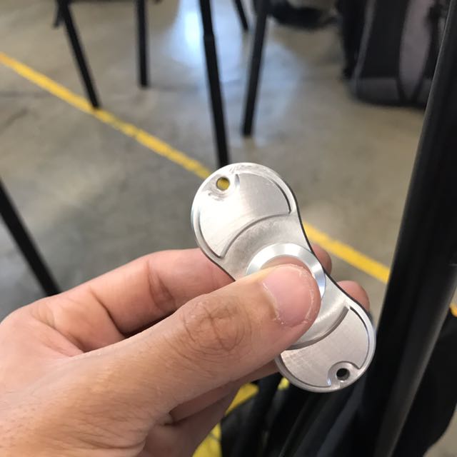 Fidget Spinner (Category: Kids Toys) located in Singapore. Submitted by kokomarket (Listing ID 98196824, Image 2). Description: .