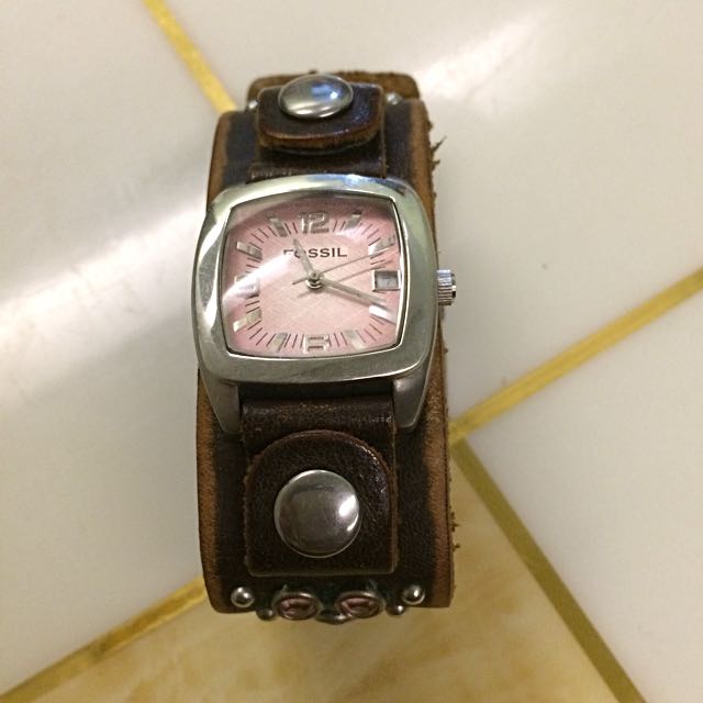 Fossil watch 2025 ladies leather strap