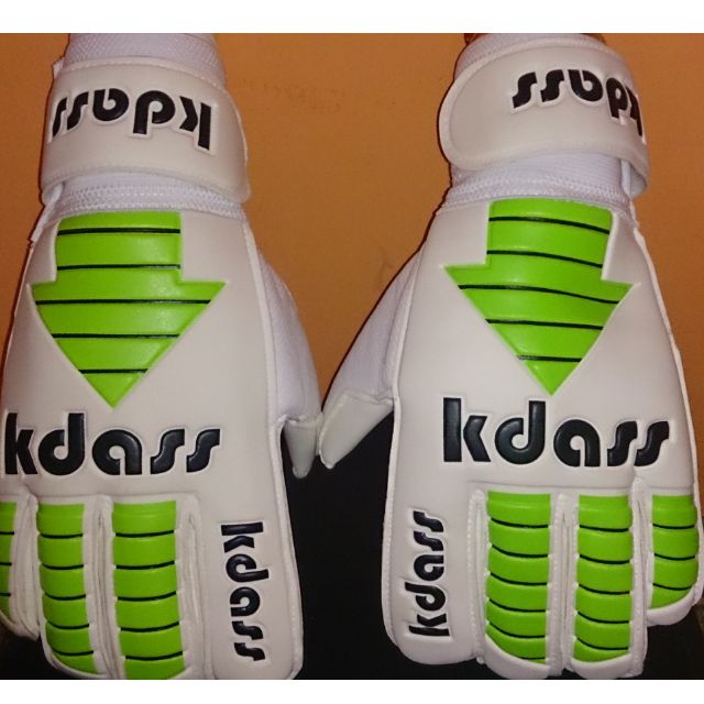 Goalkeeper Gloves 90's Retro Design, Sports Equipment, Sports & Games