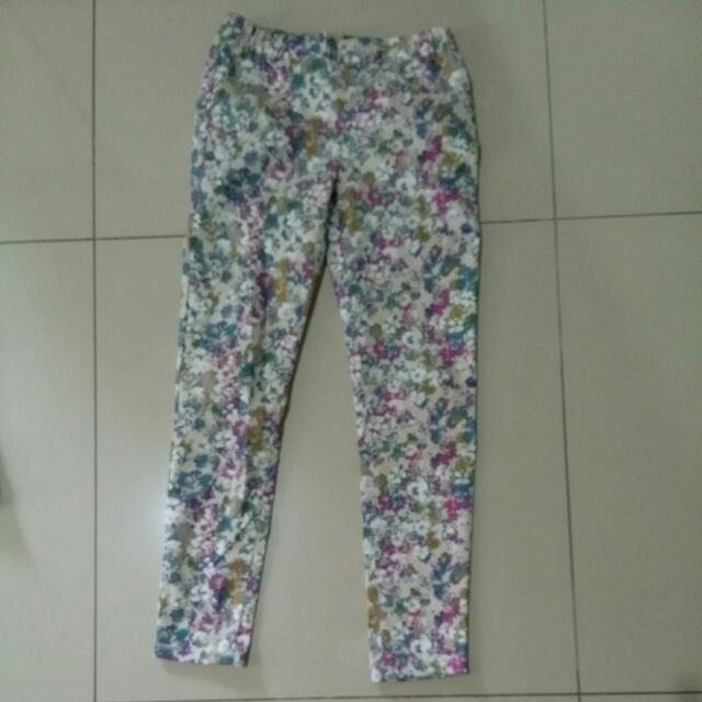 Uniqlo Celana Panjang Bunga Women S Fashion Women S Clothes