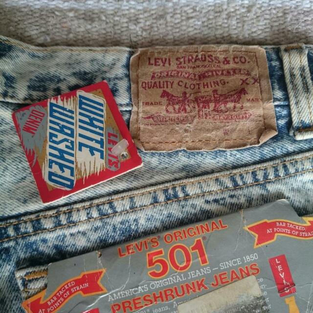 Levi white washed jeans outlet
