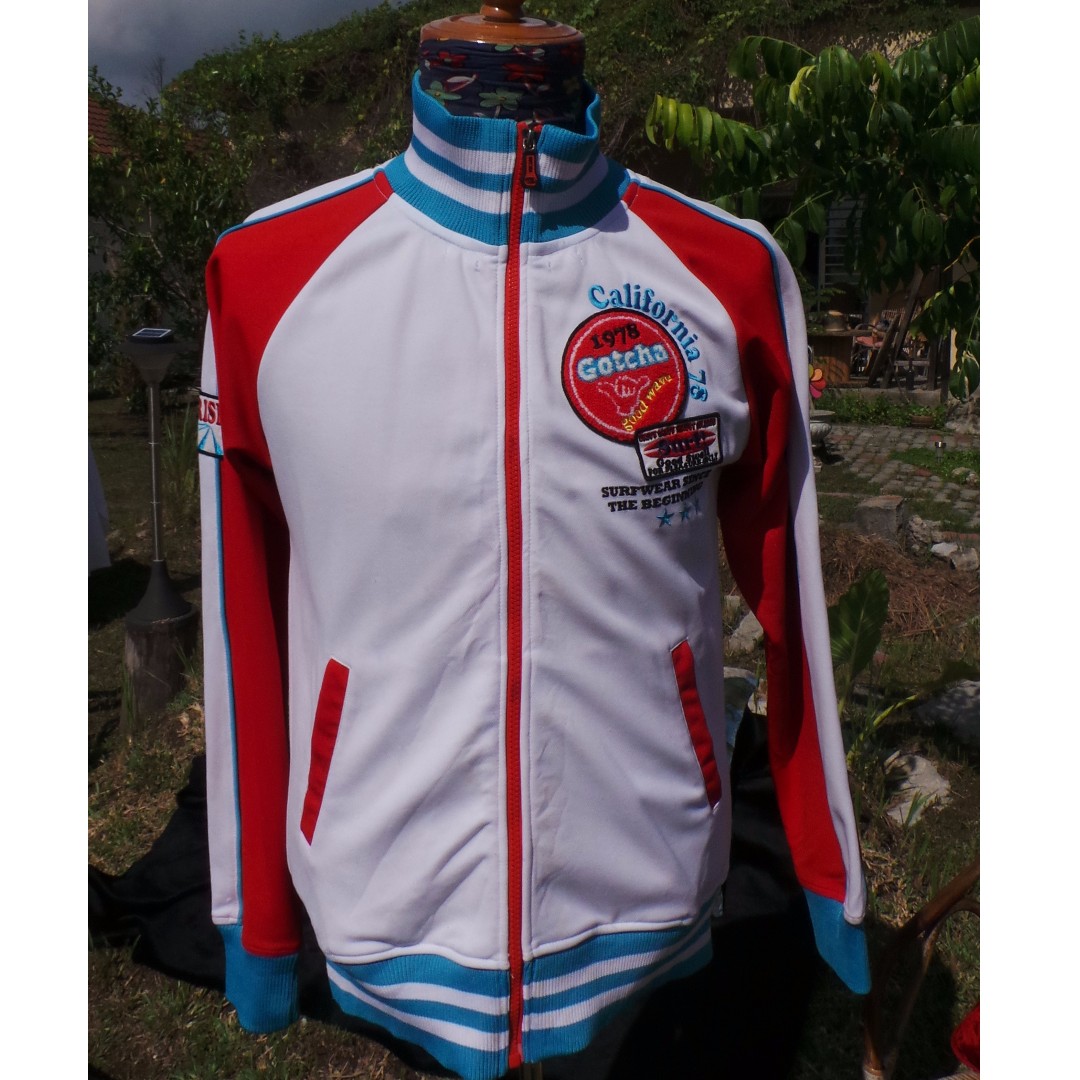 Gotcha Classic Surf Jacket, Men's Fashion, Coats, Jackets and Outerwear ...