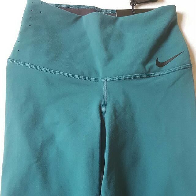 nike sculpt capri