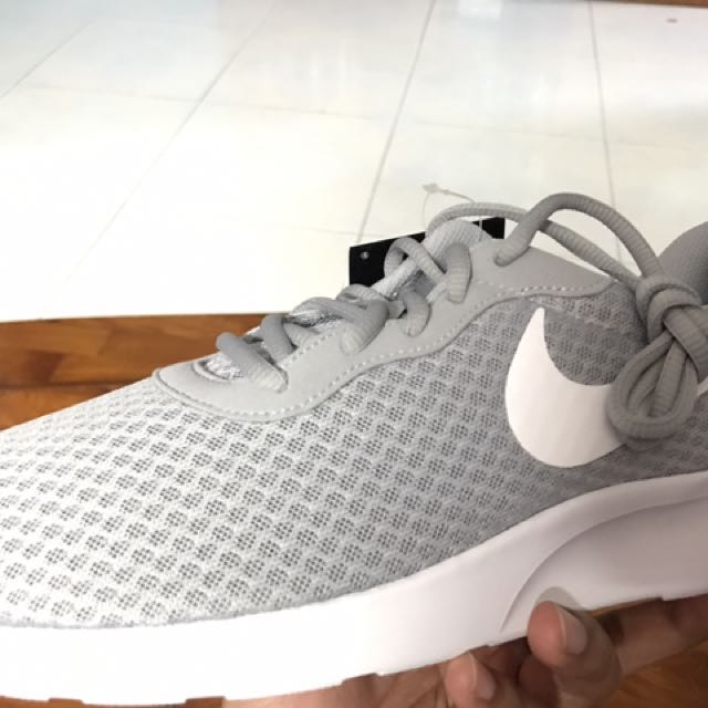 Mens grey nike tanjun hot sale