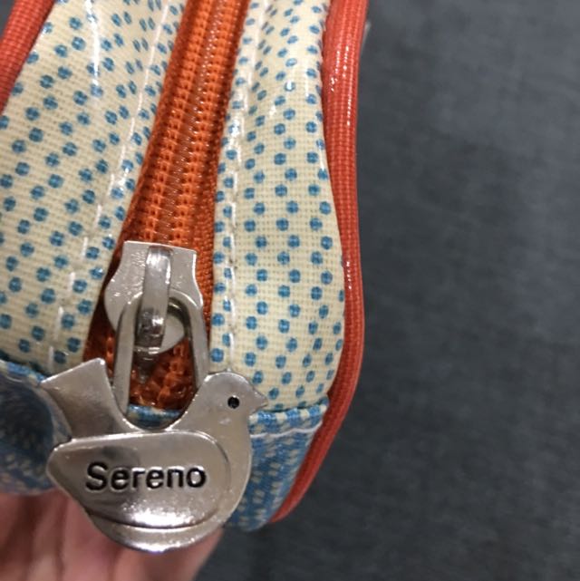 Pouch With Handle (Category: Purses & Pouches) located in Singapore. Submitted by delectabledesires (Listing ID 98702221, Image 4). Description: .