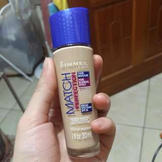 Rimmel 粉底液