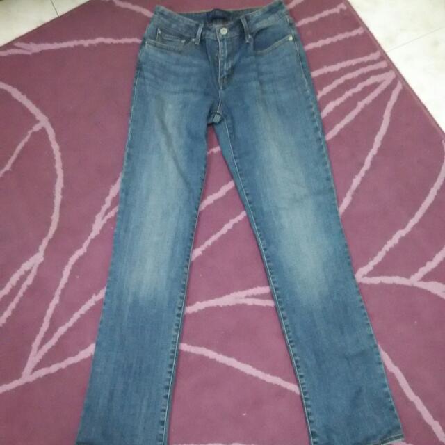 Levis Bold Curve Classic Straight Leg, Women's Fashion, Bottoms, Jeans &  Leggings on Carousell
