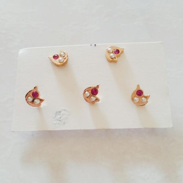 White stone sales gold nose pin
