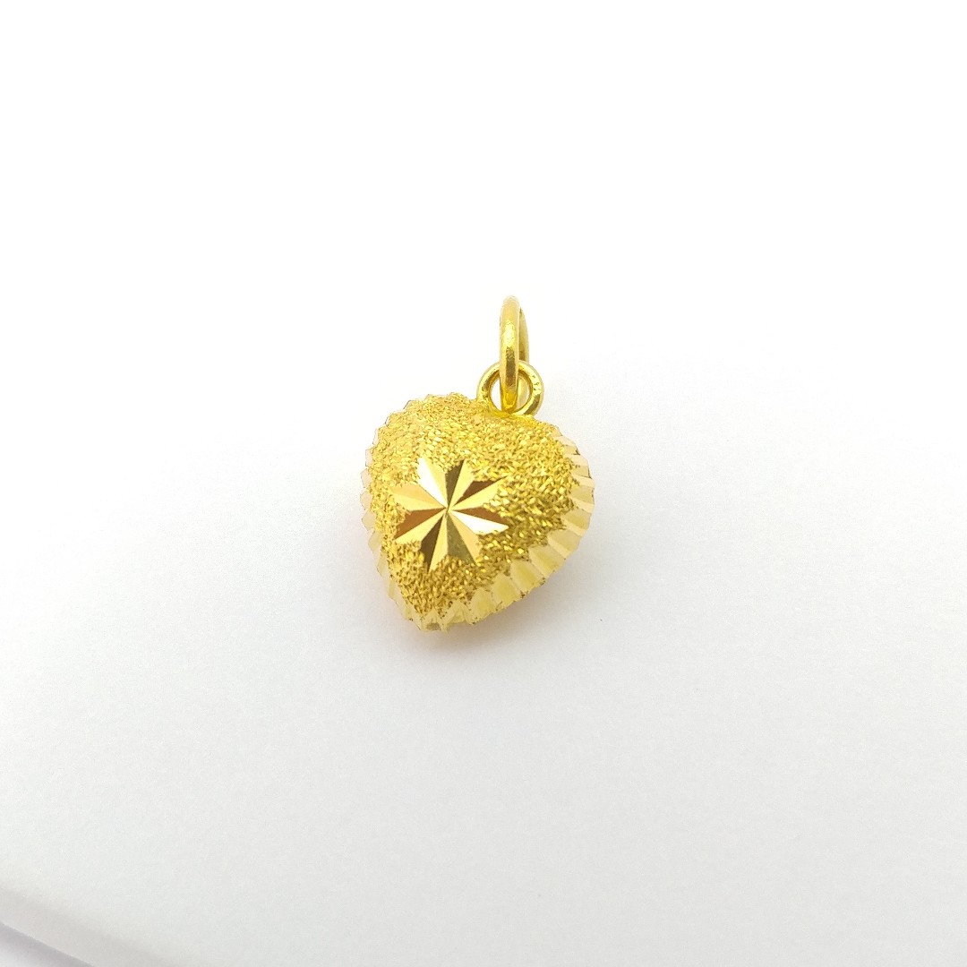 Gold heart shape pendant shop