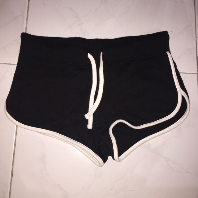 instock h m hnm black and white outline jogging shorts Women s