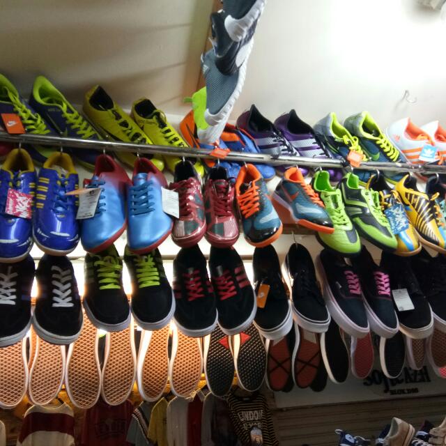 Sepatu Futsal Kulit Olshop Fashion Olshop Pria Di Carousell Bebas ongkir ekstra cashback ovo | belanja online aman dan nyaman hanya di tokopedia®. sepatu futsal kulit