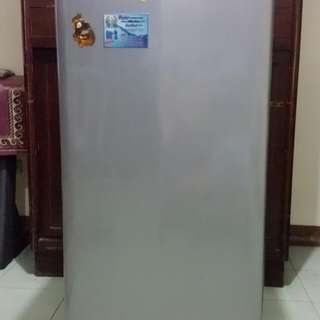 Sanyo Refrigerator 5 cu ft
