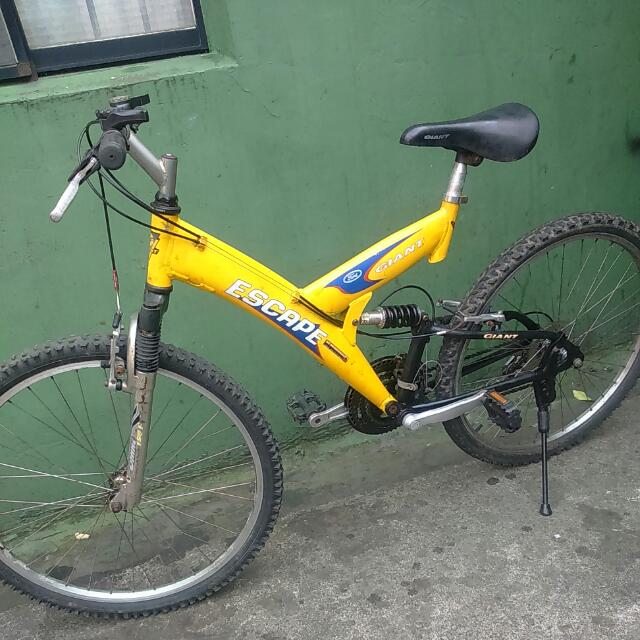 yellow giant mountain bike