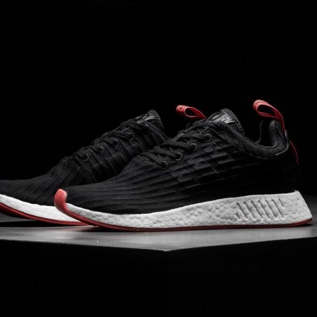 nmd r2 black red