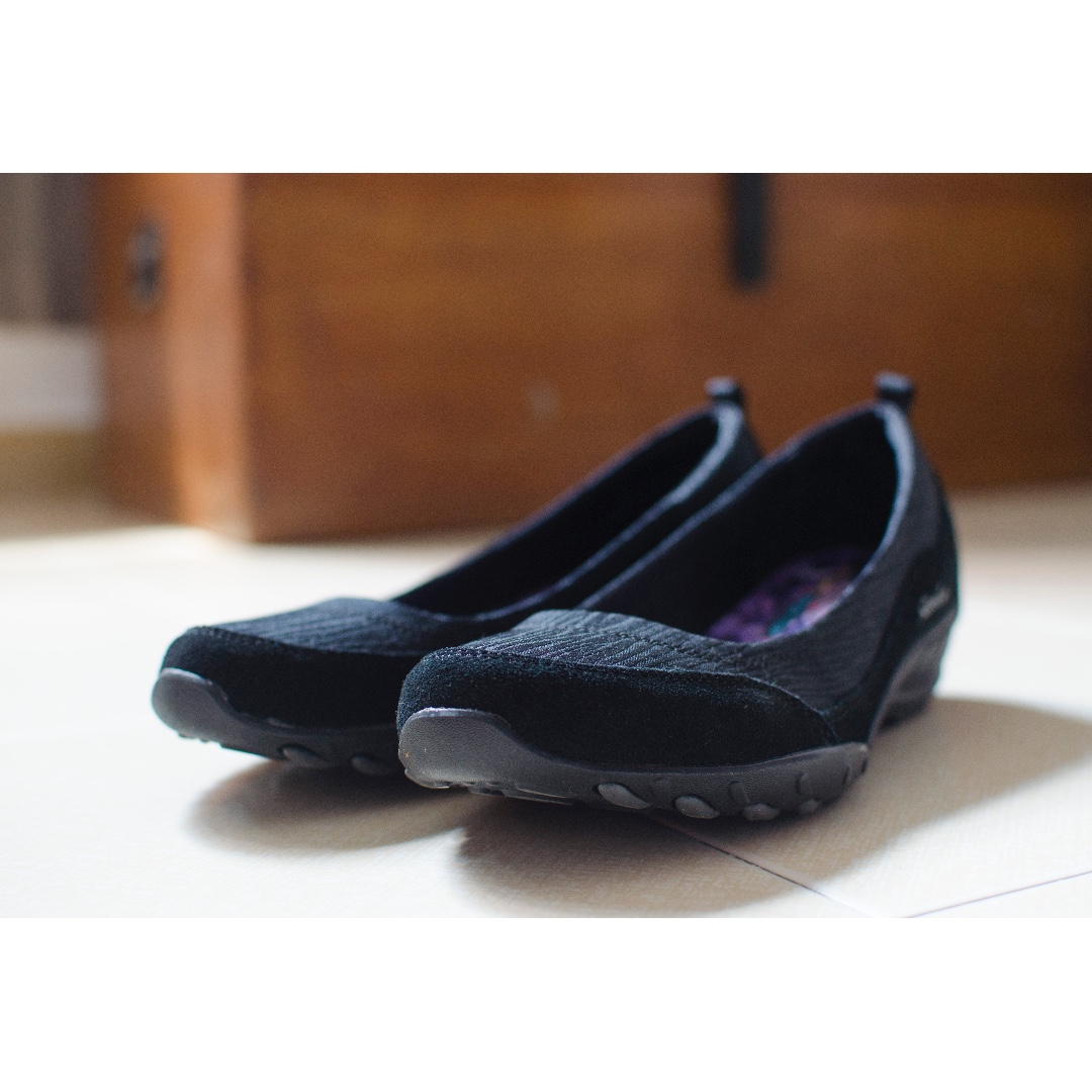 skechers relaxed fit memory foam shoes 