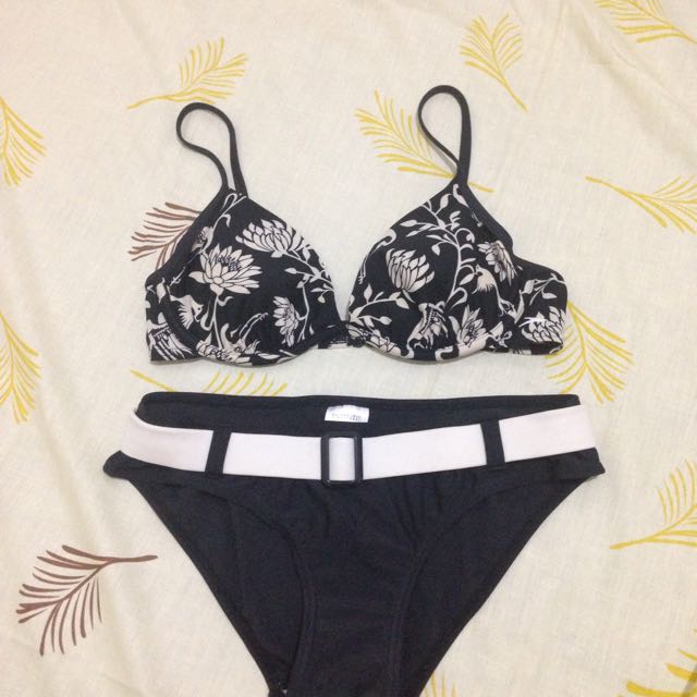 Speedo Two Piece Swimsuit, Women's Fashion, Swimwear, Bikinis