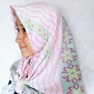 kerudung segi 4