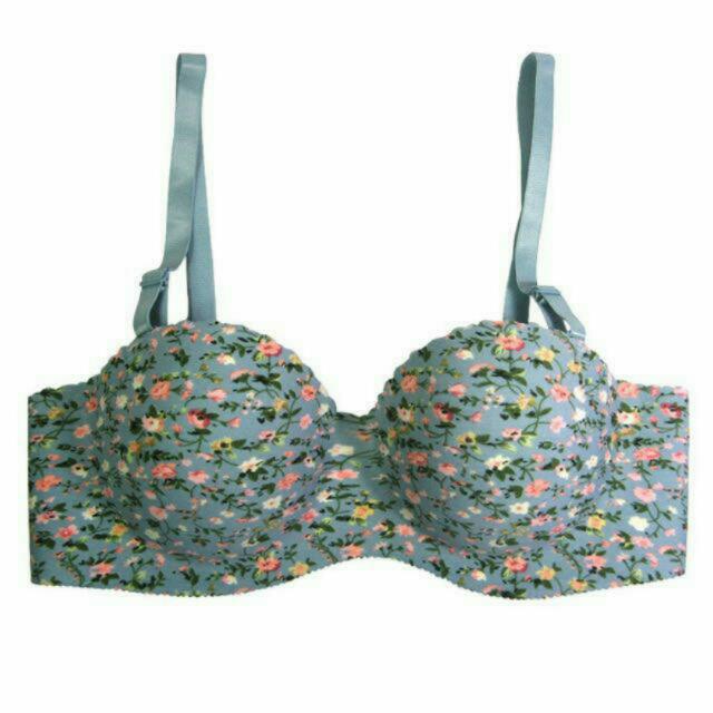 Push up Bra (Category: Sleeveless) located in Singapore. Submitted by donnaki (Listing ID 99404613, Image 2). Description: .