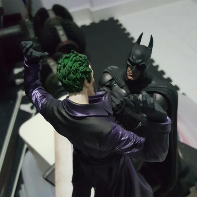 Batman Arkham Origins Collectors Edition Batman Joker Statue Only, Hobbies  & Toys, Toys & Games on Carousell