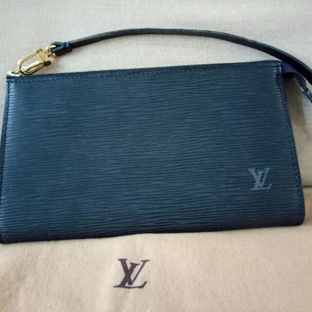 Louis Vuitton Epi Leather Pochette Black Color Luxury Bags Wallets On Carou - Louis Vuitton Black Epi Leather Pochette Louis Vuitton Epi Leather Pochette Black Color Luxury Bags Wallets On Carou - Louis Vuitton Black Epi Leather Pochette