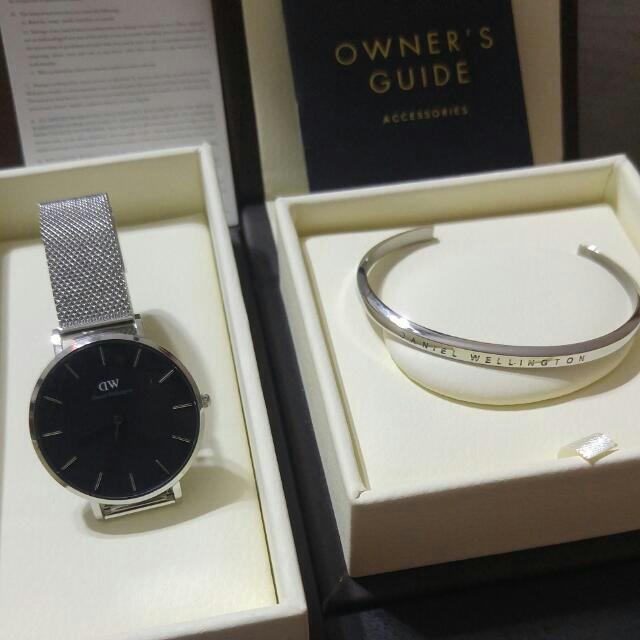 krølle medaljevinder teenager PROMO! Daniel Wellington 32mm Classic Petite Sterling In Black Face In New  Box & Silver Cuff, Mobile Phones & Gadgets, Wearables & Smart Watches on  Carousell