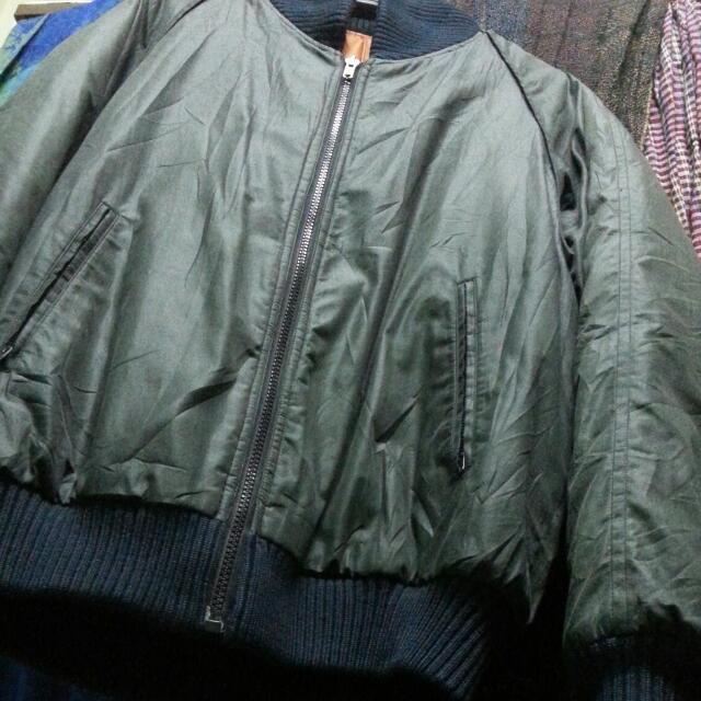 Bomber Jacket (Category: Coats, Jackets and Outerwear) located in Georgetown. Submitted by dead_mans_chest (Listing ID 99802793, Image 3). Description: .